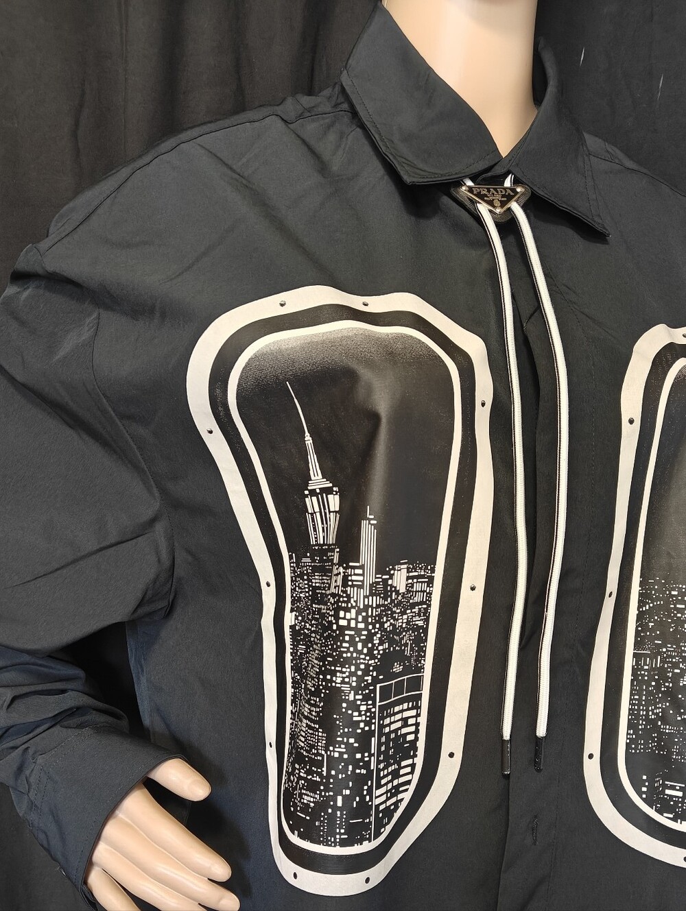Men's Black Graphic Window-Print Jacket - Picture 5 of 6